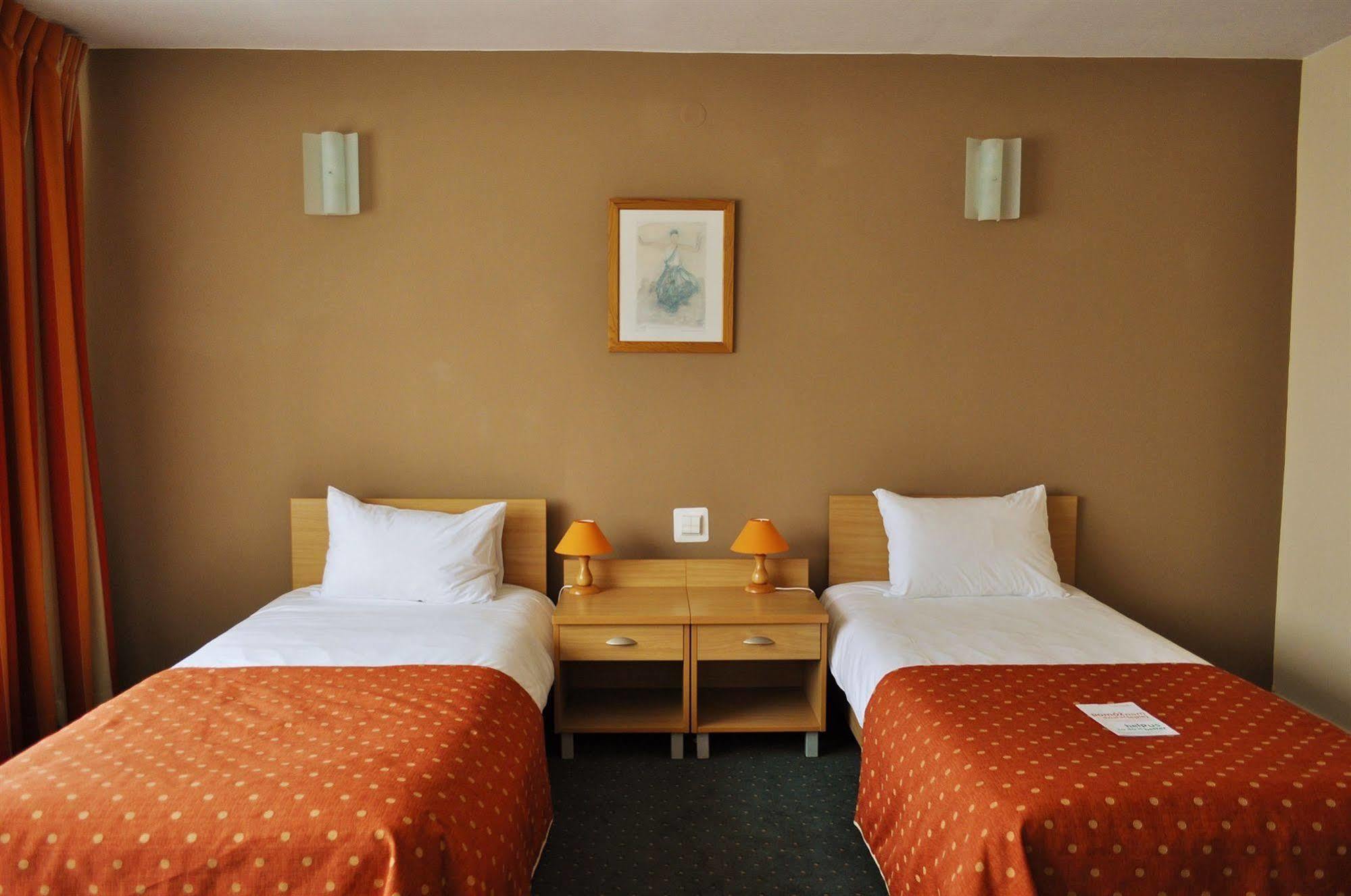 Hotel Wilanów Warszawa by DeSilva Habitación foto