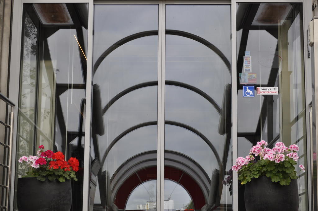 Hotel Wilanów Warszawa by DeSilva Exterior foto